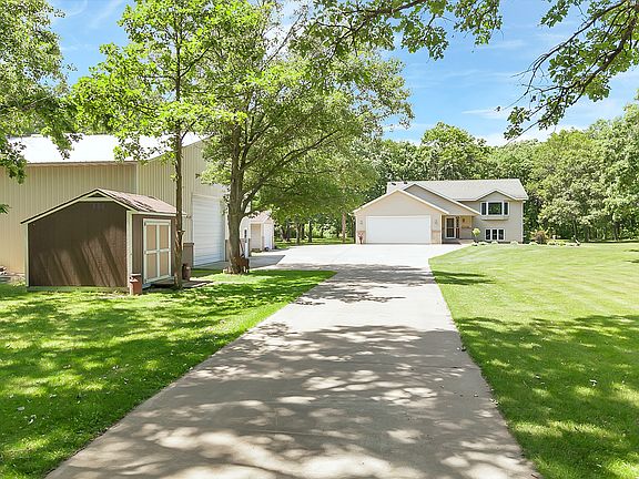 3rd image of 7487 Victoria Ln