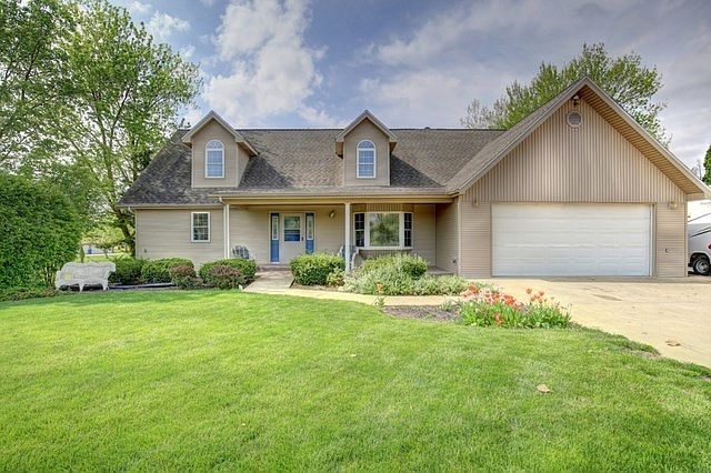 1st image of 303 Falcon Crest Dr