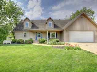 303 Falcon Crest Dr, Oakwood, IL 61858