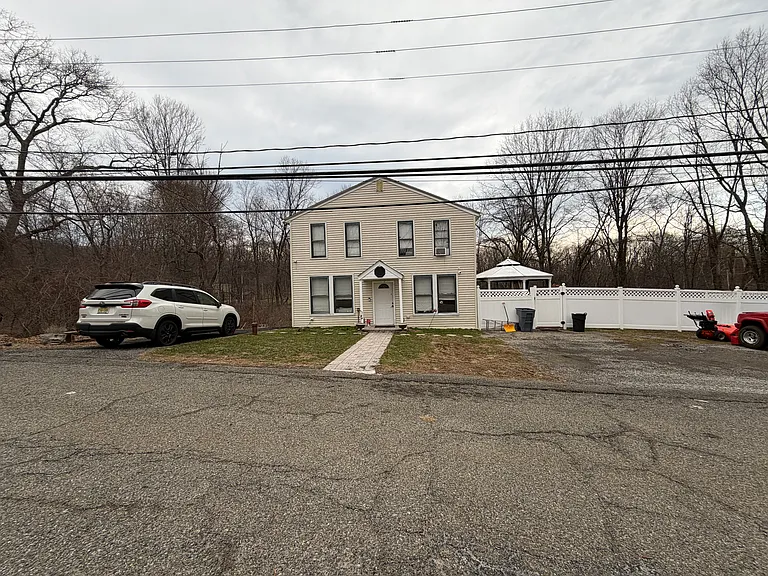 188 Howard Blvd — Photo 1