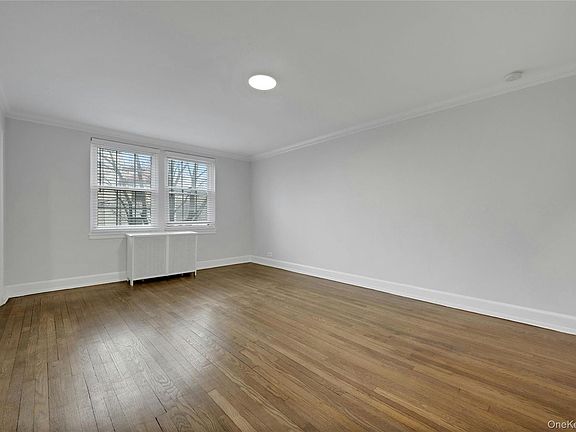3rd image of 64 Kensington Rd APT 1A
