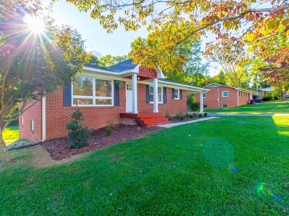 1708 Scenic Dr, Johnson City, TN 37604