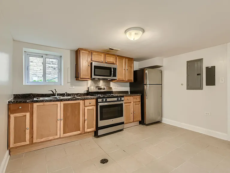 4237 W School St #G — Photo 7
