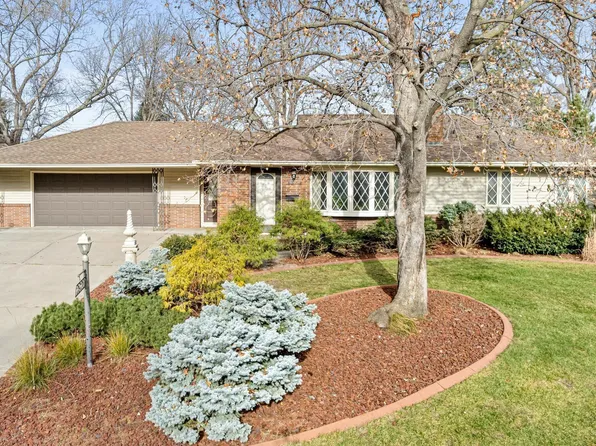 2920 Washburn Pl, Bloomington, MN 55431