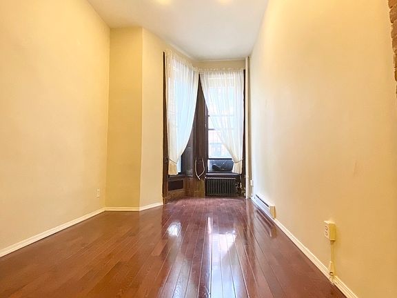3rd image of 358 W 46th St #101