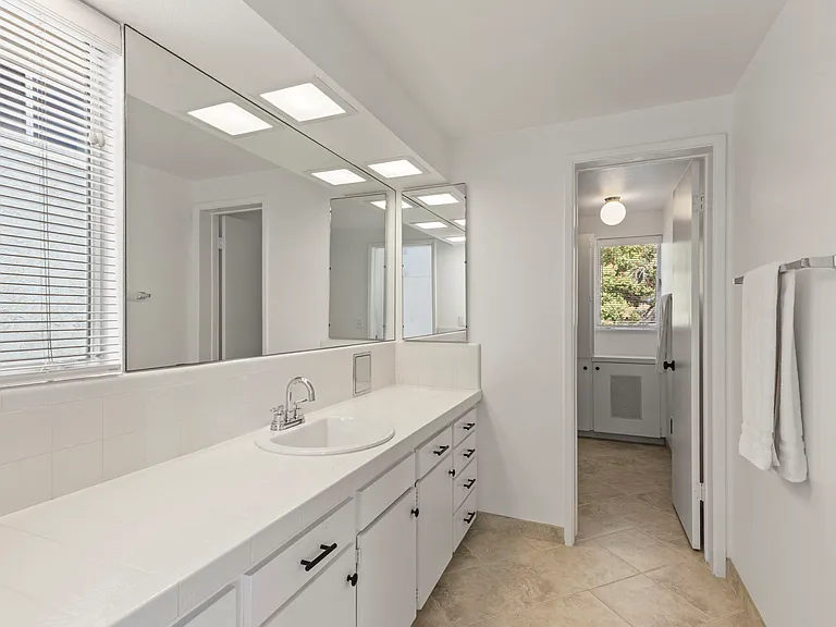 13981 Mercado Dr — Photo 23