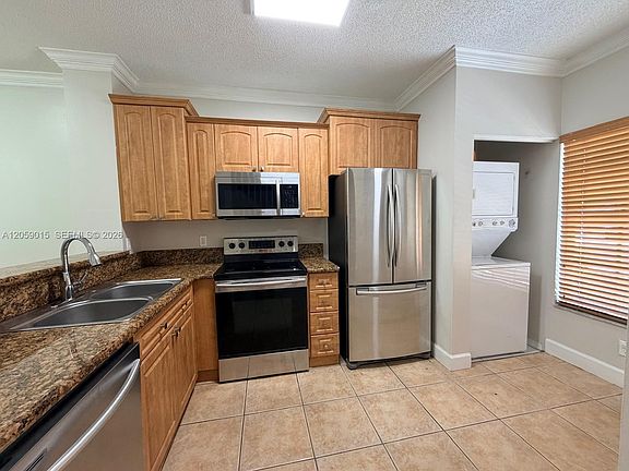 3rd image of 752 SW 122nd Ter