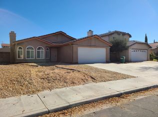 43832 Silver Bow Rd, Lancaster, CA 93535