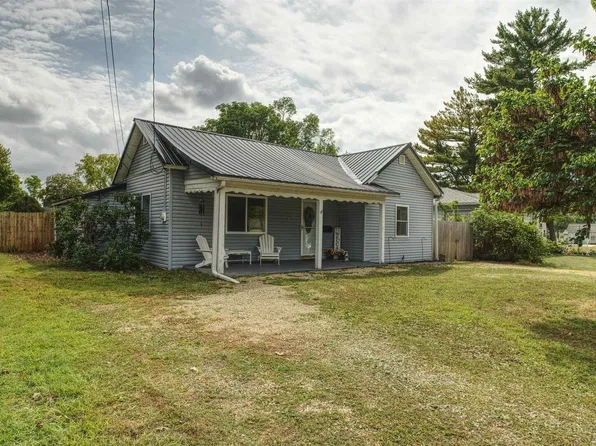 607 2nd St, Camanche, IA 52730