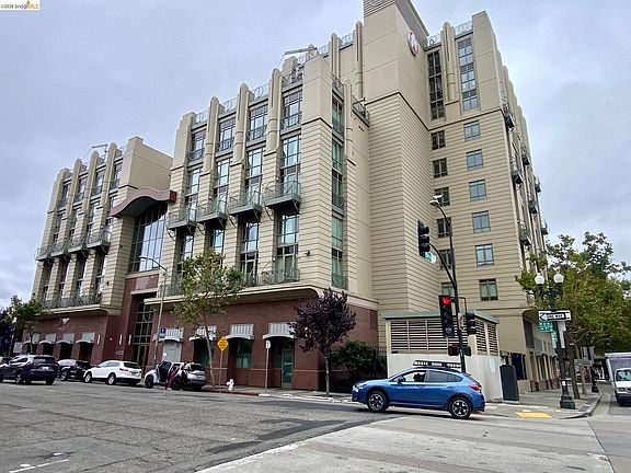 2nd image of 423 7th St Unit 313