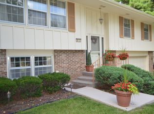8113 Airline Ave, Urbandale, IA 50322
