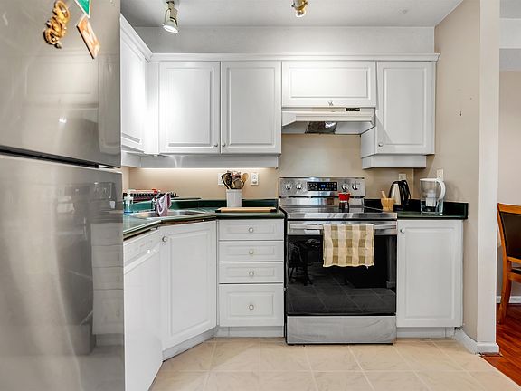 3rd image of 13780 76th Ave #313
