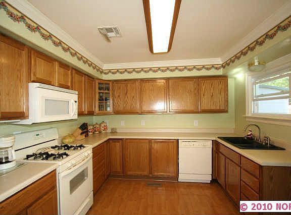 4th image of 1133 E Jackson Ave