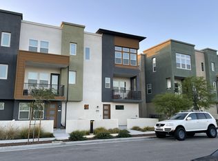 27010 Hummingbird Ln, Valencia, CA 91381