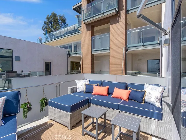 34403 Green Lantern St #2 — Photo 34