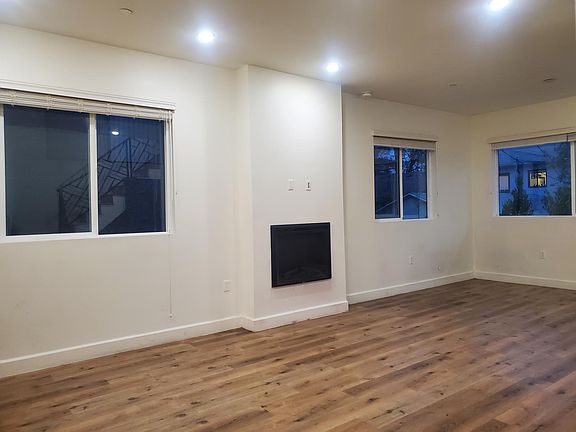 4th image of 14550 Burbank Blvd #106
