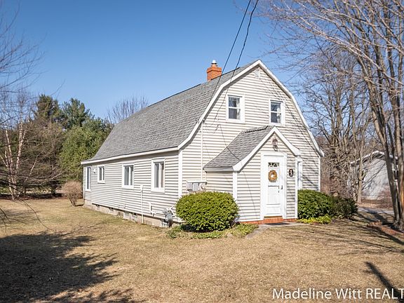 2nd image of 1211 Fonger St NE