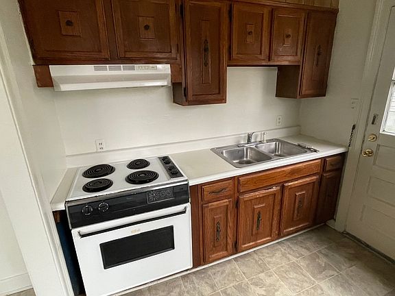 4th image of 17 N Fern Ave