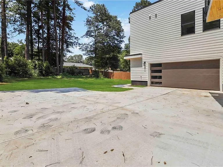 1554 Columbia Cir — Photo 41