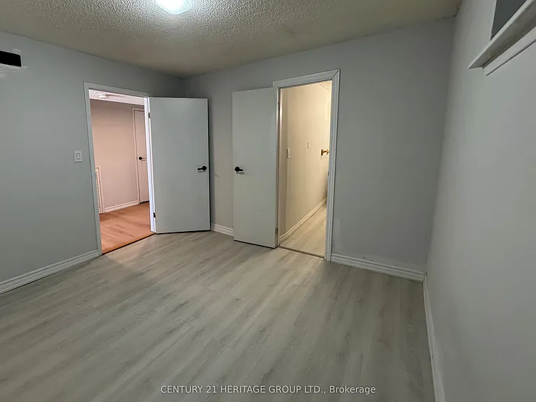 735 Pam Cres #BASEMENT — Photo 5
