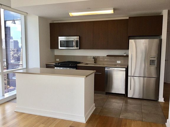 3rd image of 885 6th Ave APT 27D