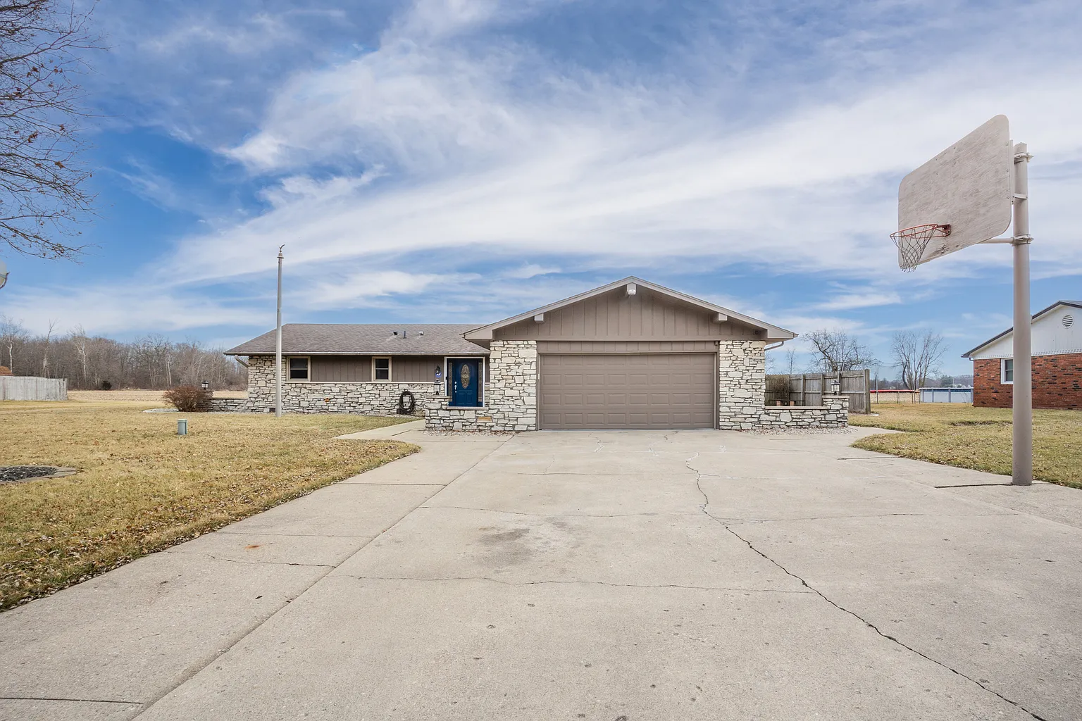 1733 W 300 N photo 1