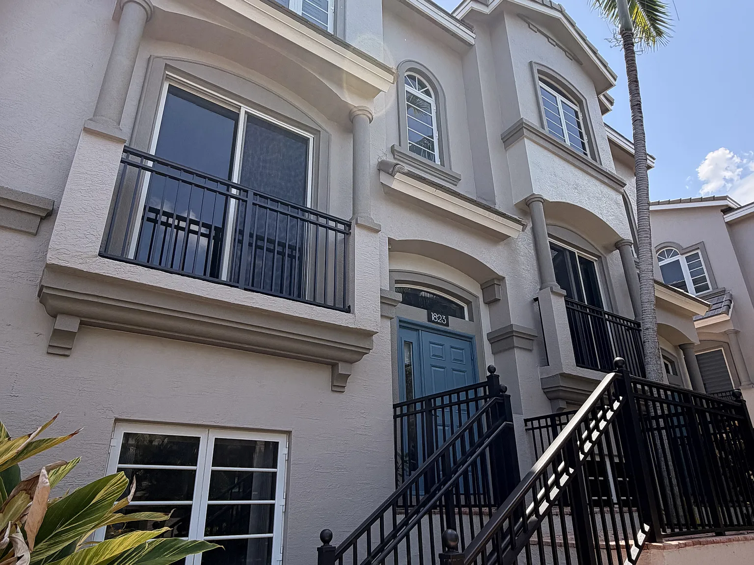 3 bed, 3.5 bath, 1803 sqft, $3,950 — Photo 2