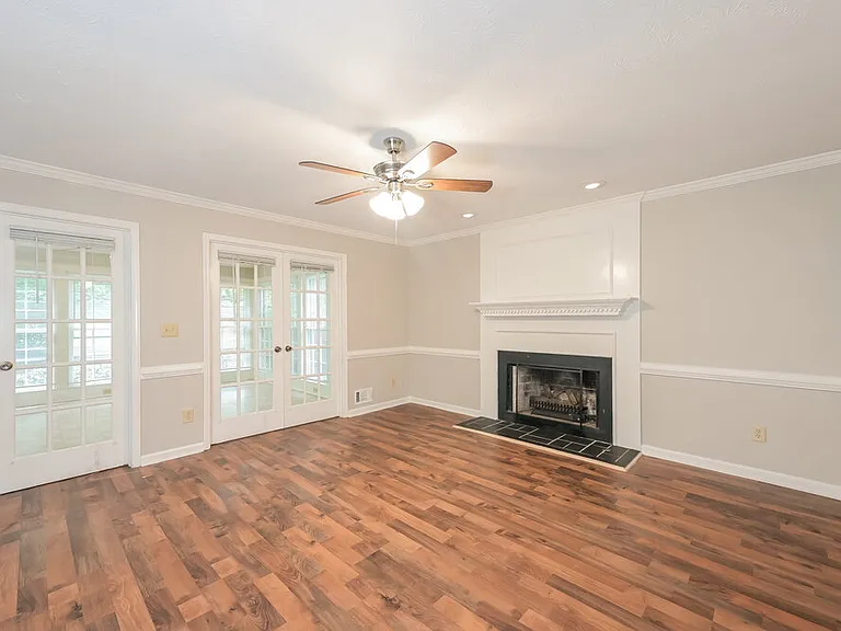 2481 Meadowglen Trl — Photo 7