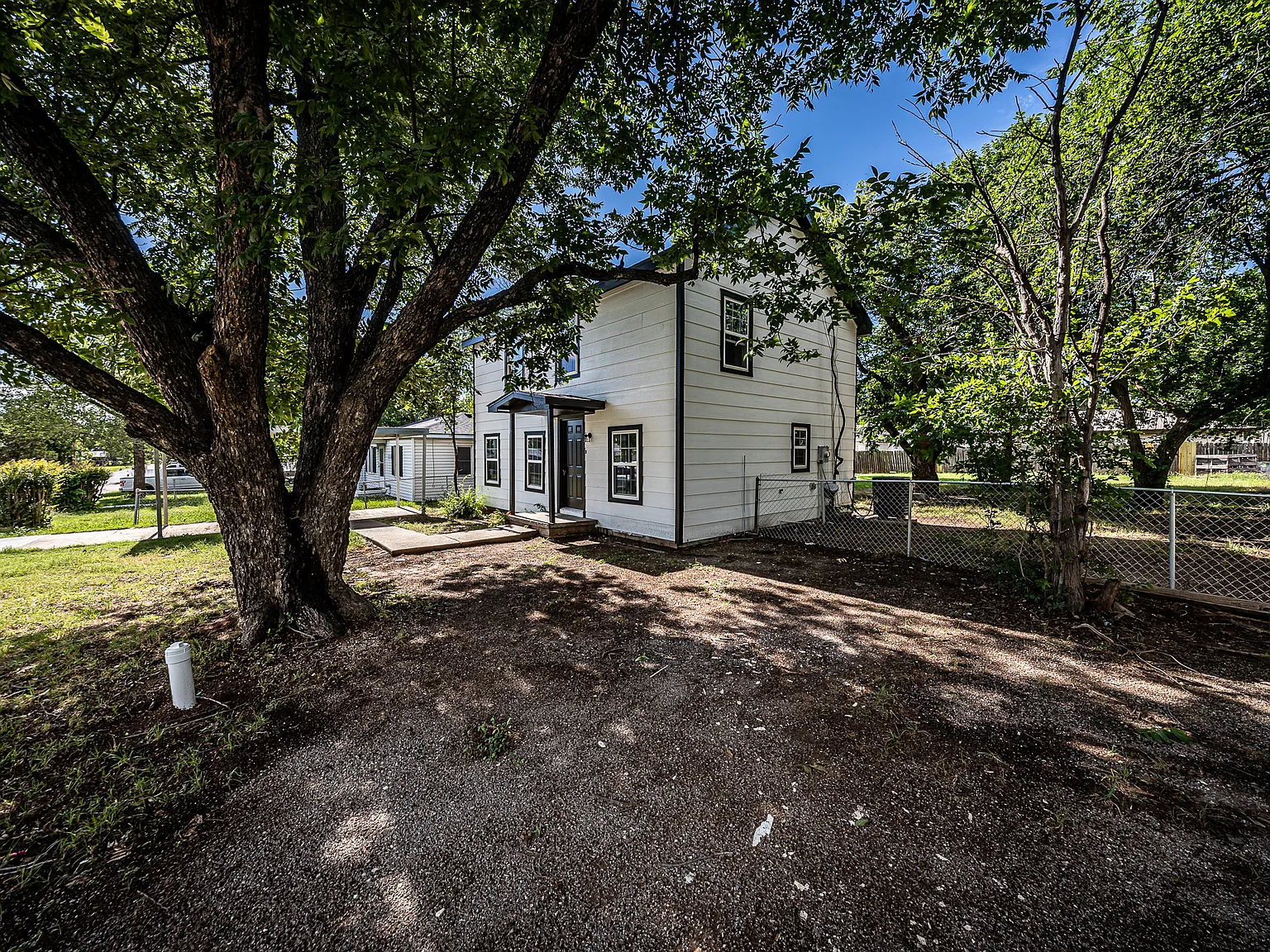 4 bed, 1300 sqft, $1,295 — Photo 3