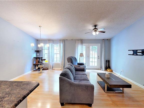 5th image of 696 Dogwood Cir