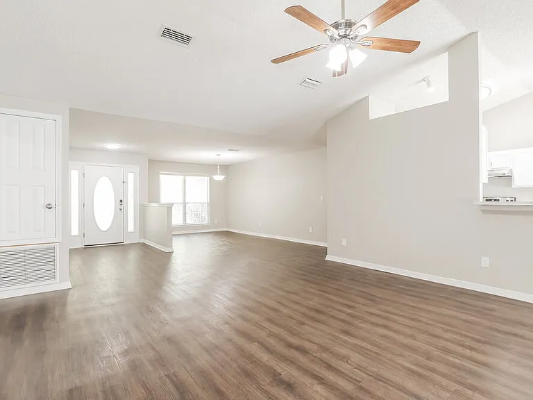 1399 Guardian Dr — Photo 4