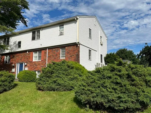 63 Washington Ave APT 8, Saco, ME 04072