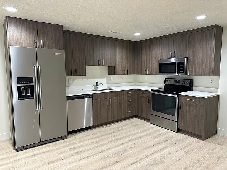 764 N Sunset Dr — Photo 2