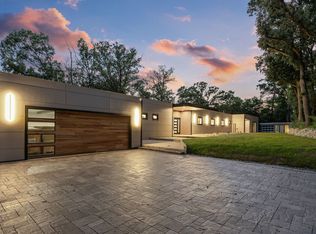 12604 S Pawnee Rd, Palos Park, IL 60464