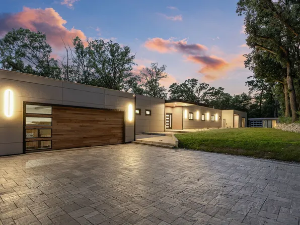 12604 S Pawnee Rd, Palos Park, IL 60464