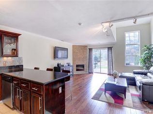 8 Pidgeon Ct, Manorville, NY 11949