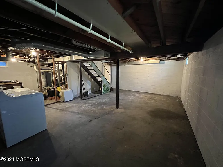 99 McLean St — Photo 25