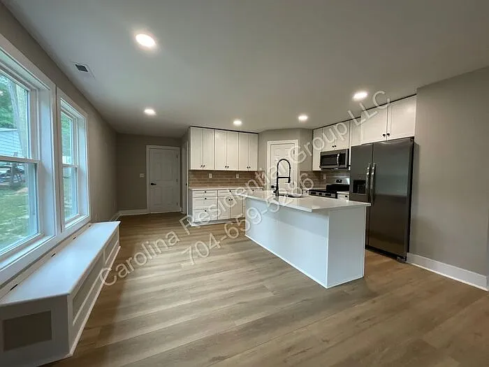 3 bed, 2.0 bath, 1500 sqft, $1,995 — Photo 4