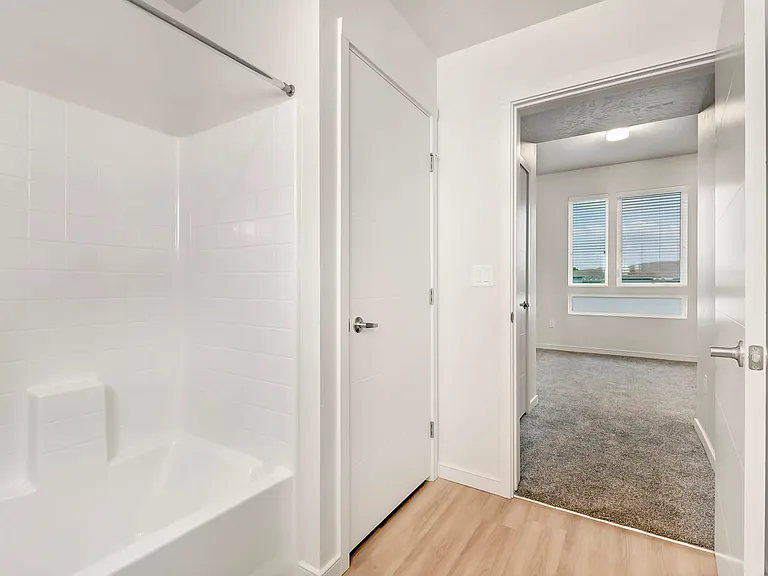 Parkway Apartments — Photo 27