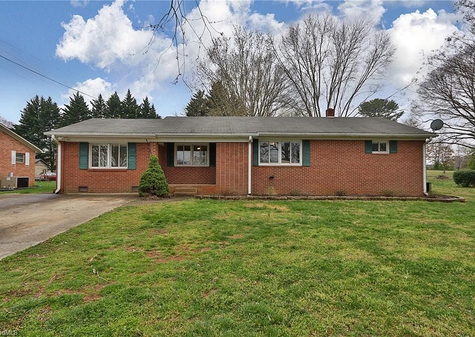 1st image of 404 Poplar Cir