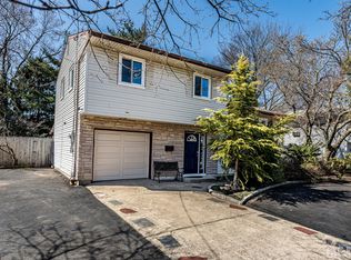 140 Vineyard Rd, Edison, NJ 08817