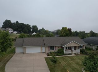 227 Grandview Ave, Monticello, IA 52310