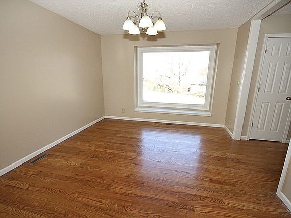 4th image of 208 Arapahoe Ct