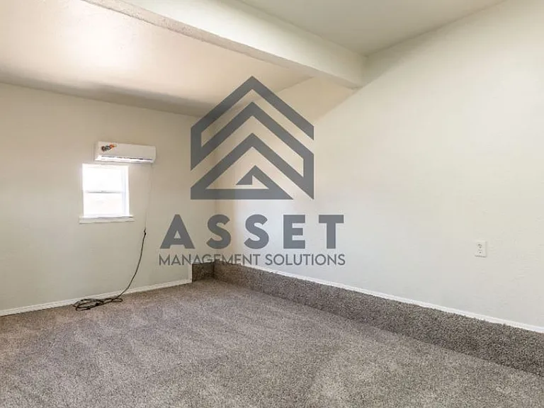 1216 McGregor Dr — Photo 12
