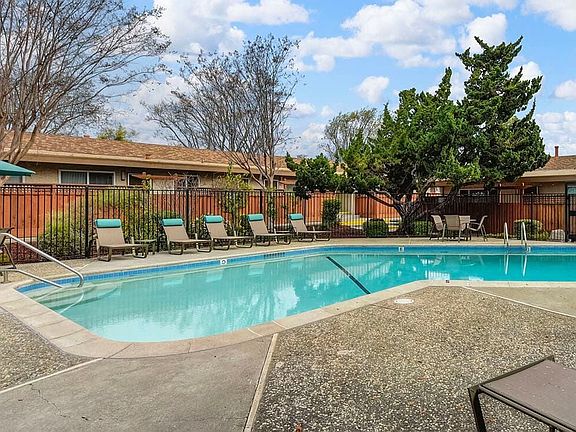 3rd image of 924 Mangrove Ave #945-109