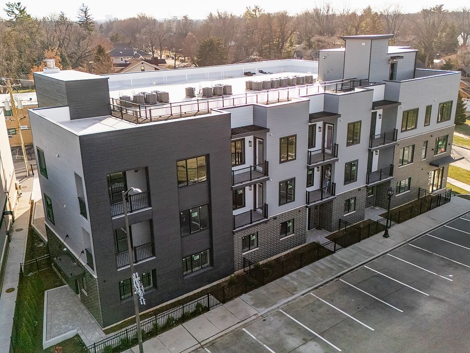 2nd image of 27 W Park Blvd #102