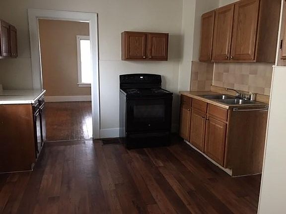 4th image of 1507 Lawn Ave