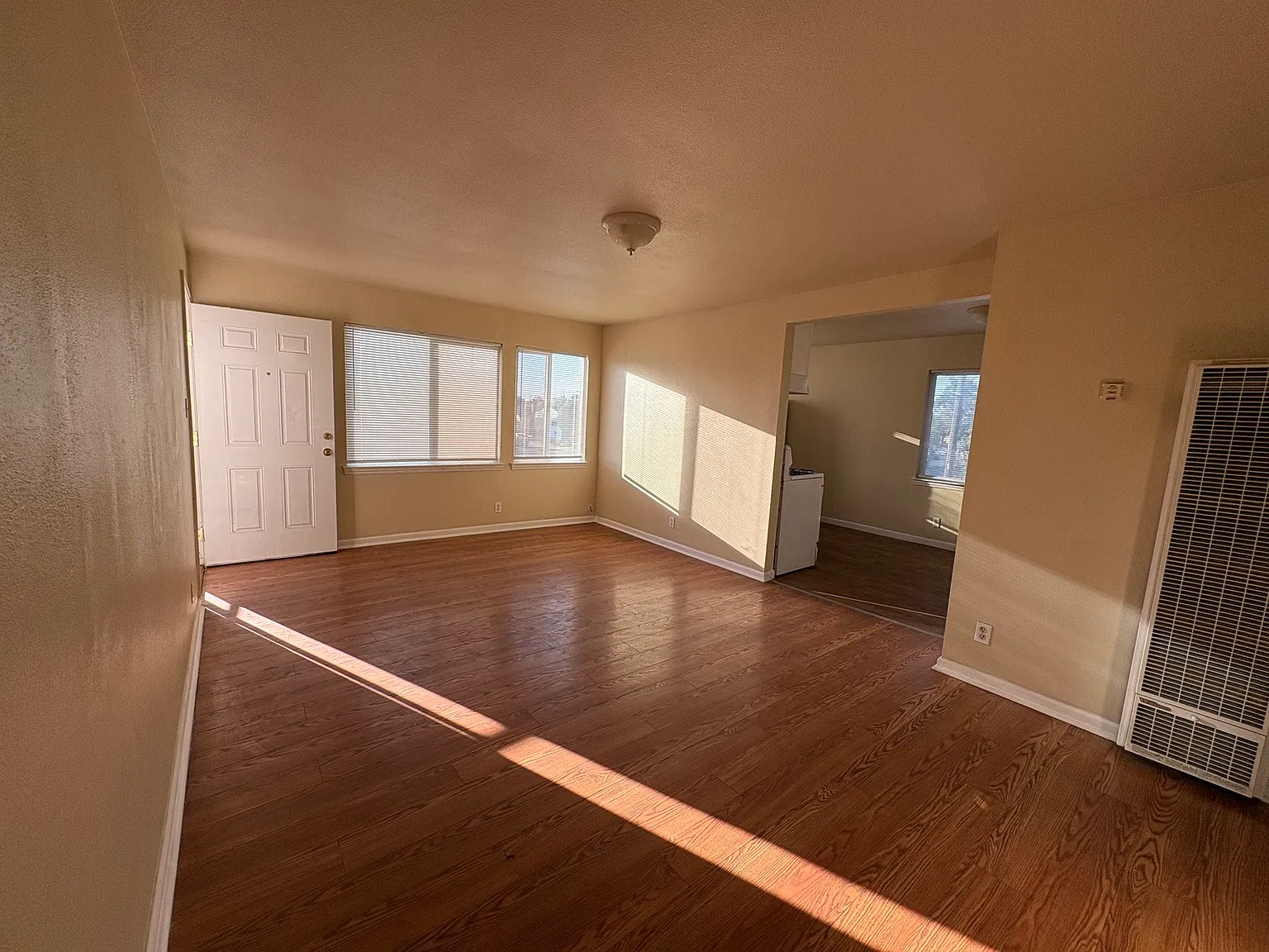 1 Bed 1 Bath Apartment Available NOW! — Photo 1