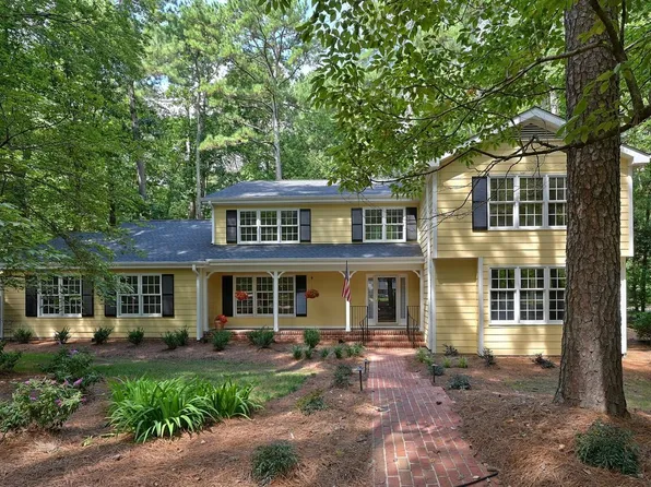 4 Foxridge Rd, Chapel Hill, NC 27514