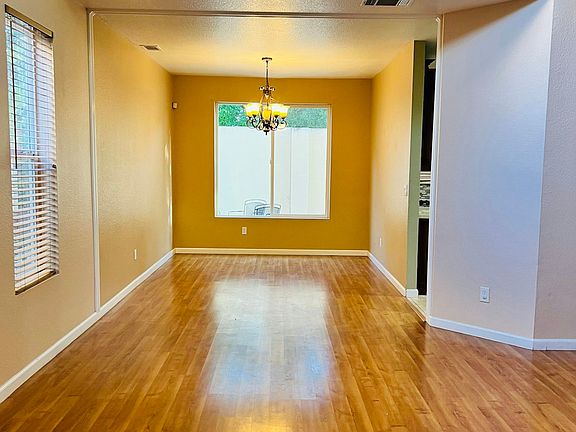 5th image of 4512 Peacock Ct